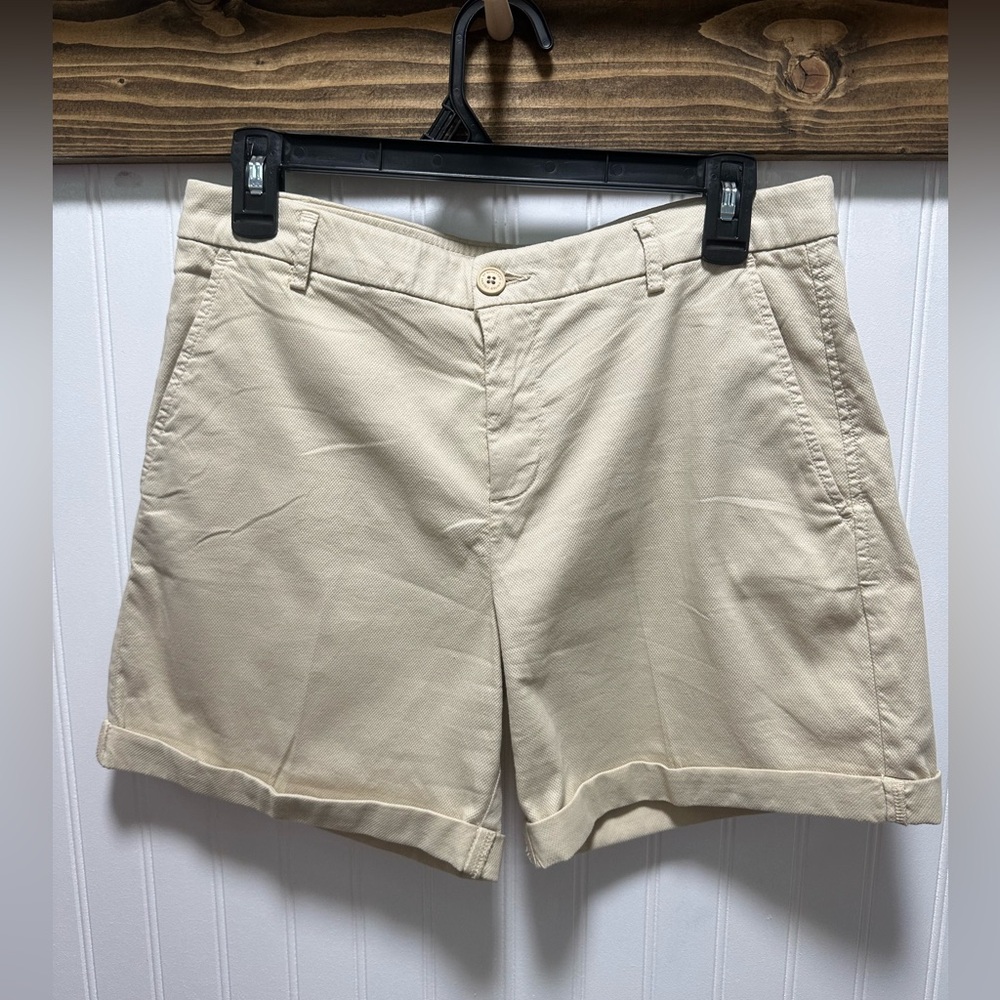 United Colors of Benetton women's tan flat front shorts sz 6 in EUC